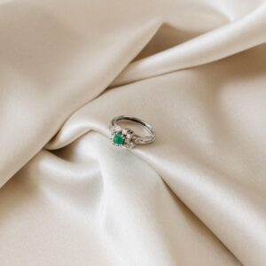 Anillo antiguo esmeralda oro blanco